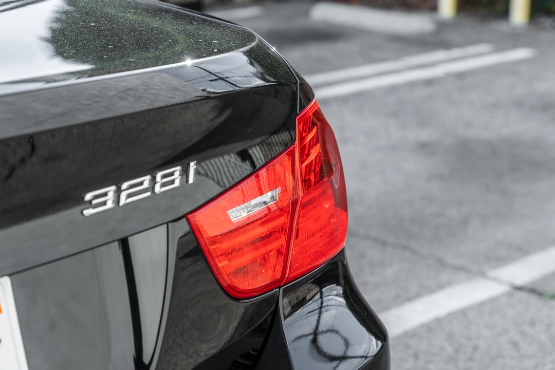 2011 BMW E90 3 Series Sedan - Image 26 of 31
