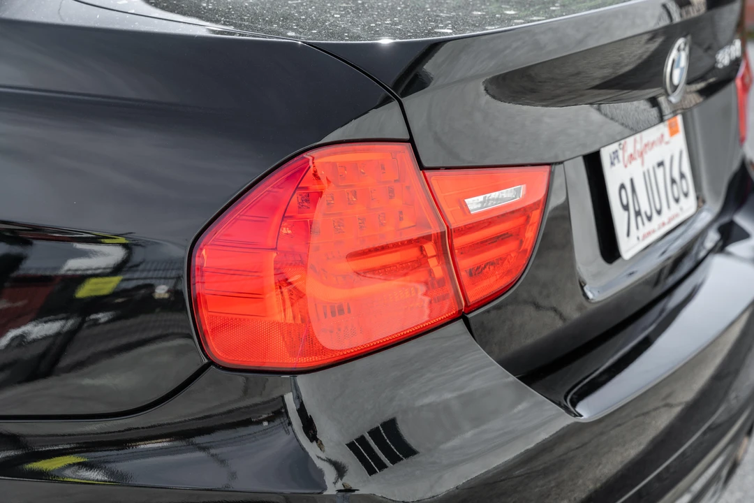 2011 BMW E90 3 Series Sedan - Image 21 of 31