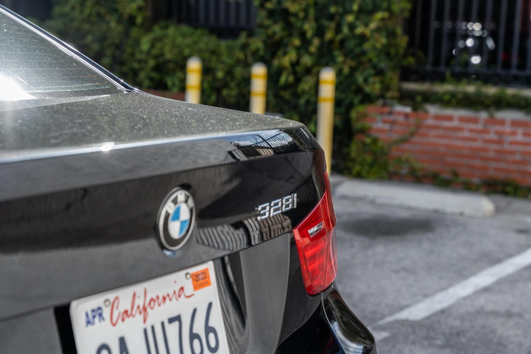 2011 BMW E90 3 Series Sedan - Image 25 of 31
