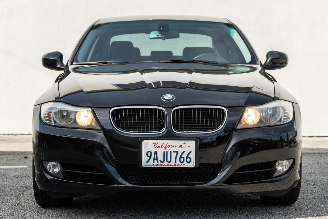 2011 BMW E90 3 Series Sedan - Image 2 of 31