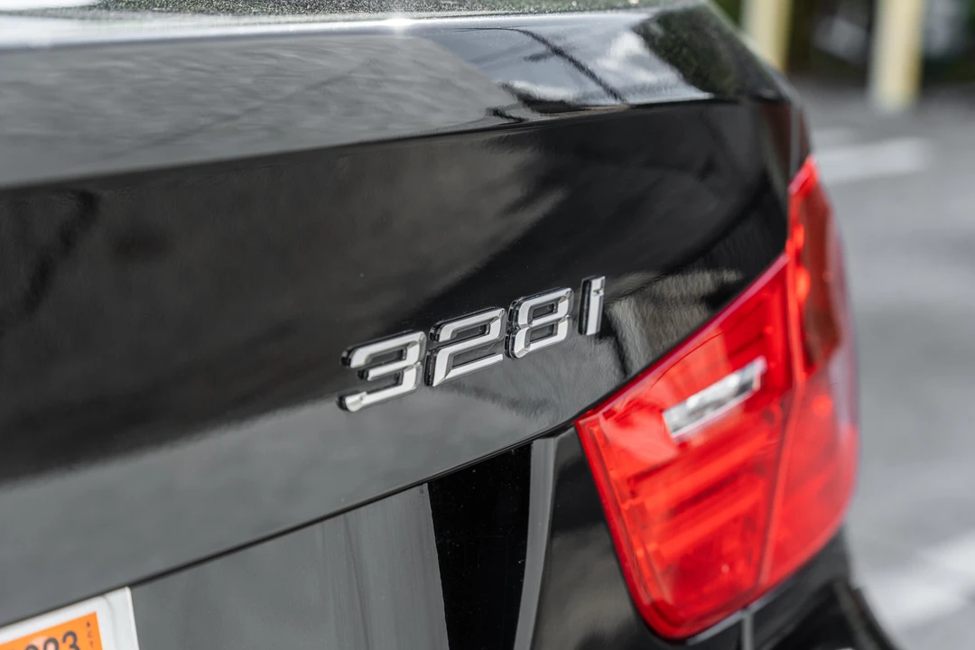 2011 BMW E90 3 Series Sedan - Image 27 of 31