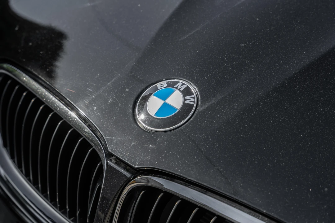 2011 BMW E90 3 Series Sedan - Image 14 of 31