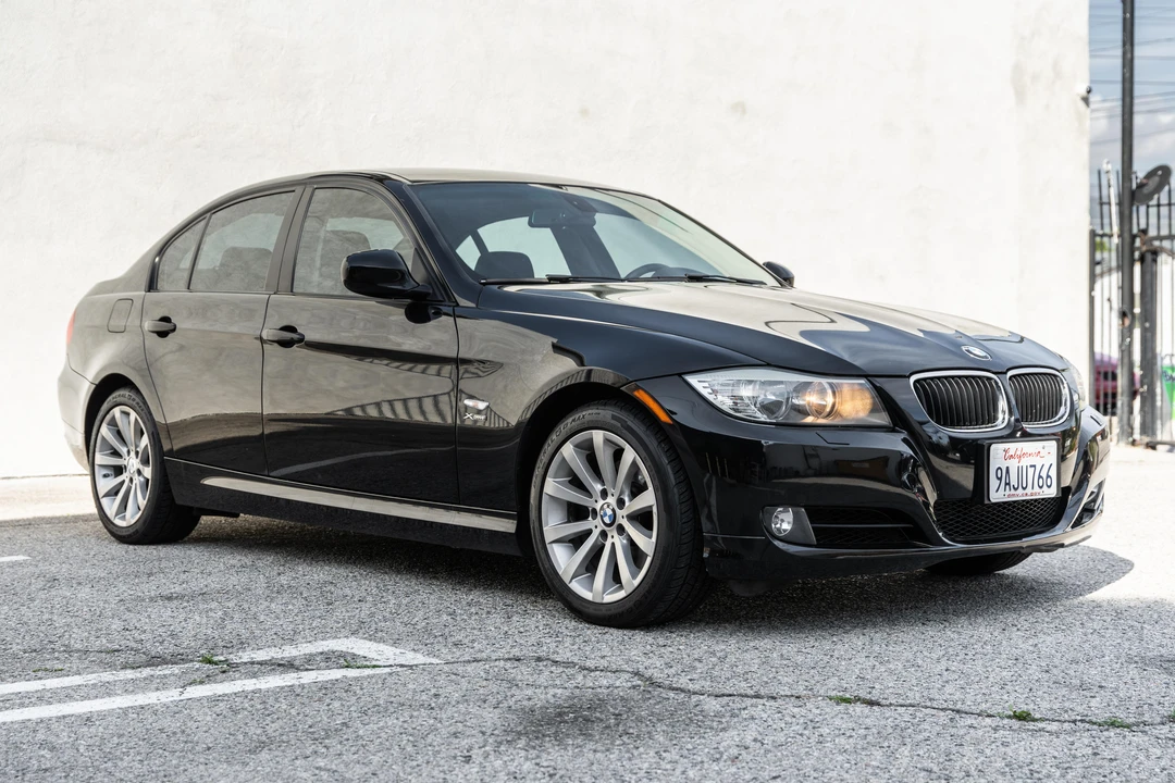 2011 BMW E90 3 Series Sedan - Image 11 of 31