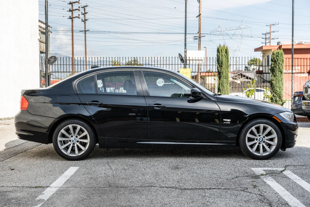 2011 BMW E90 3 Series Sedan - Image 10 of 31