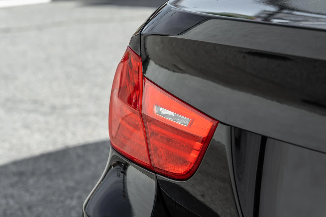 2011 BMW E90 3 Series Sedan - Image 23 of 31