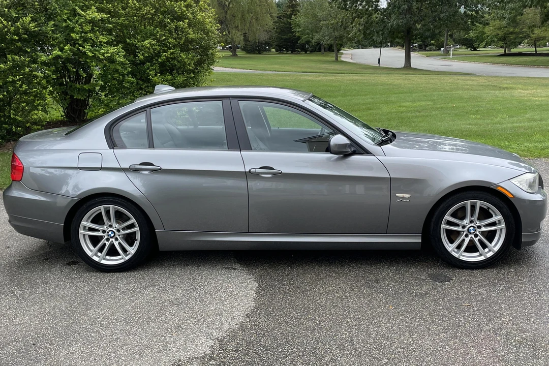 2011 BMW E90 3 Series Sedan - Image 3 of 7
