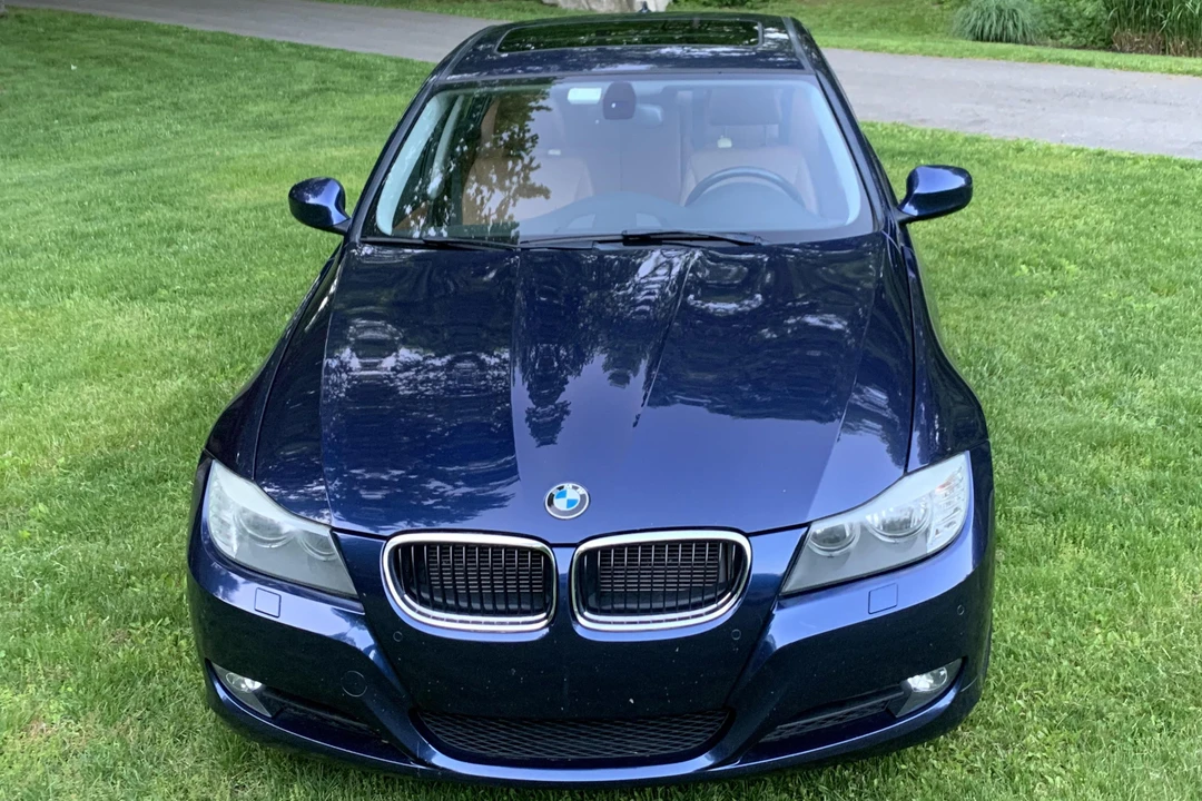 2011 BMW E90 3 Series Sedan - Image 2 of 31