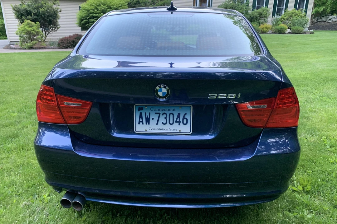 2011 BMW E90 3 Series Sedan - Image 5 of 31
