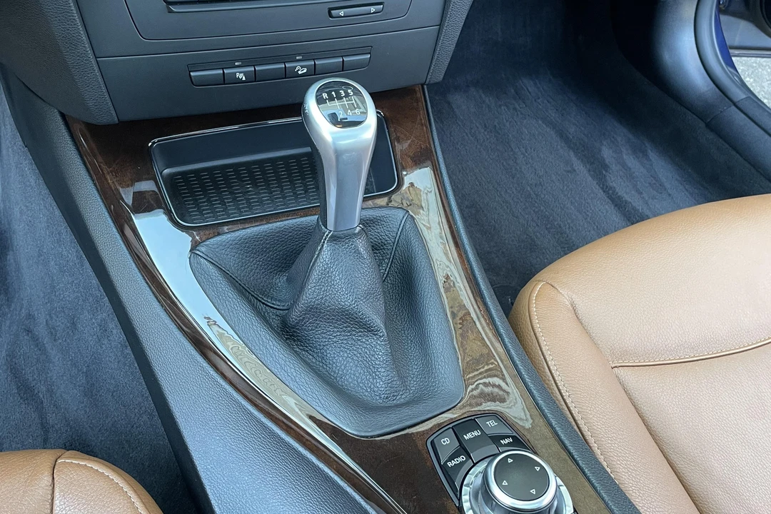 2011 BMW E90 3 Series Sedan - Image 30 of 31