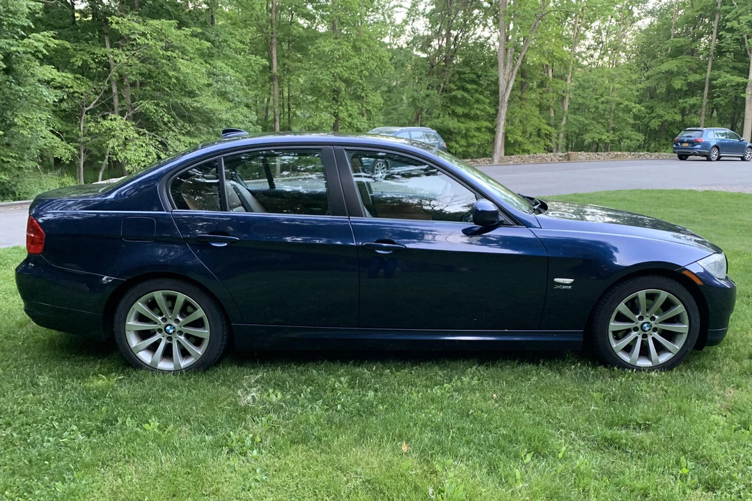 2011 BMW E90 3 Series Sedan - Image 3 of 31