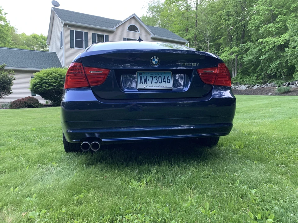 2011 BMW E90 3 Series Sedan - Image 11 of 31