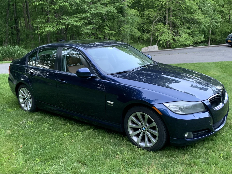 2011 BMW E90 3 Series Sedan - Image 16 of 31
