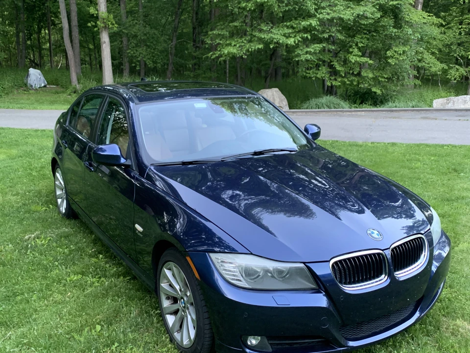 2011 BMW E90 3 Series Sedan - Image 17 of 31