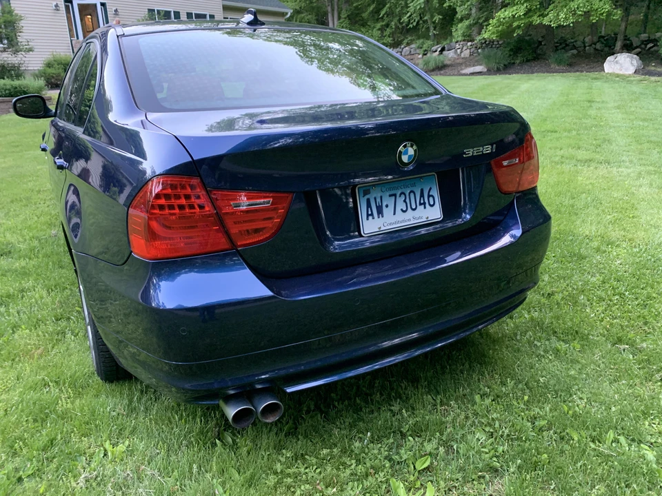 2011 BMW E90 3 Series Sedan - Image 10 of 31