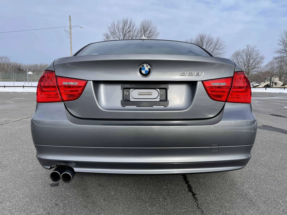 2011 BMW E90 3 Series Sedan - Image 5 of 31