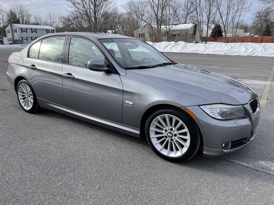 2011 BMW E90 3 Series Sedan - Image 19 of 31