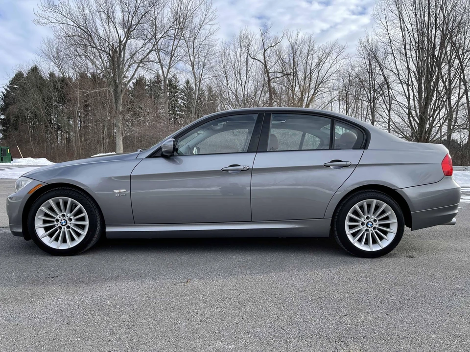 2011 BMW E90 3 Series Sedan - Image 11 of 31