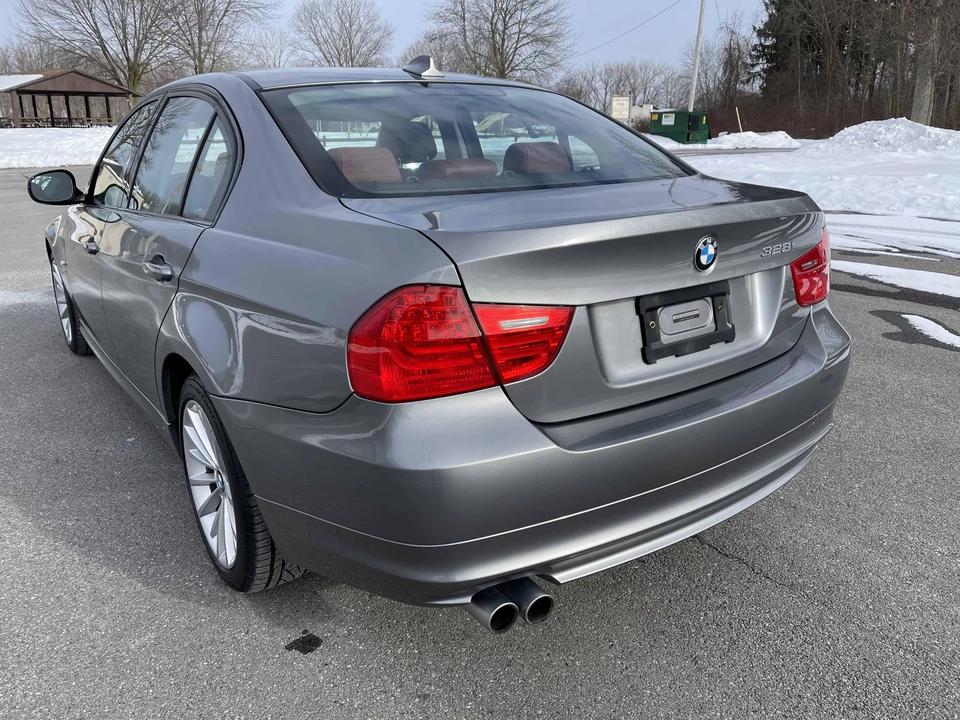 2011 BMW E90 3 Series Sedan - Image 14 of 31