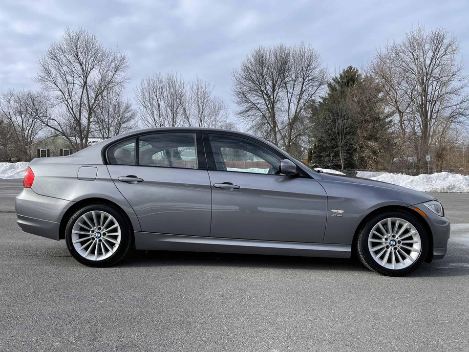 2011 BMW E90 3 Series Sedan - Image 3 of 31