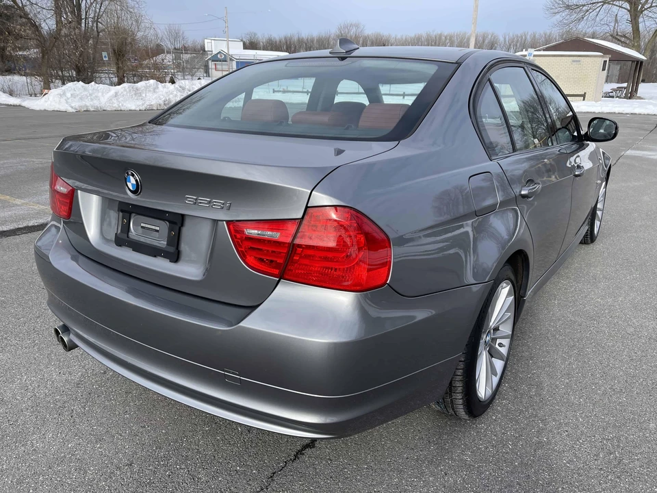 2011 BMW E90 3 Series Sedan - Image 17 of 31