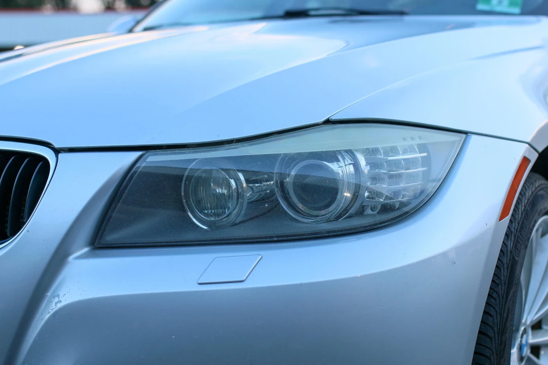 2011 BMW E90 3 Series Sedan - Image 12 of 31