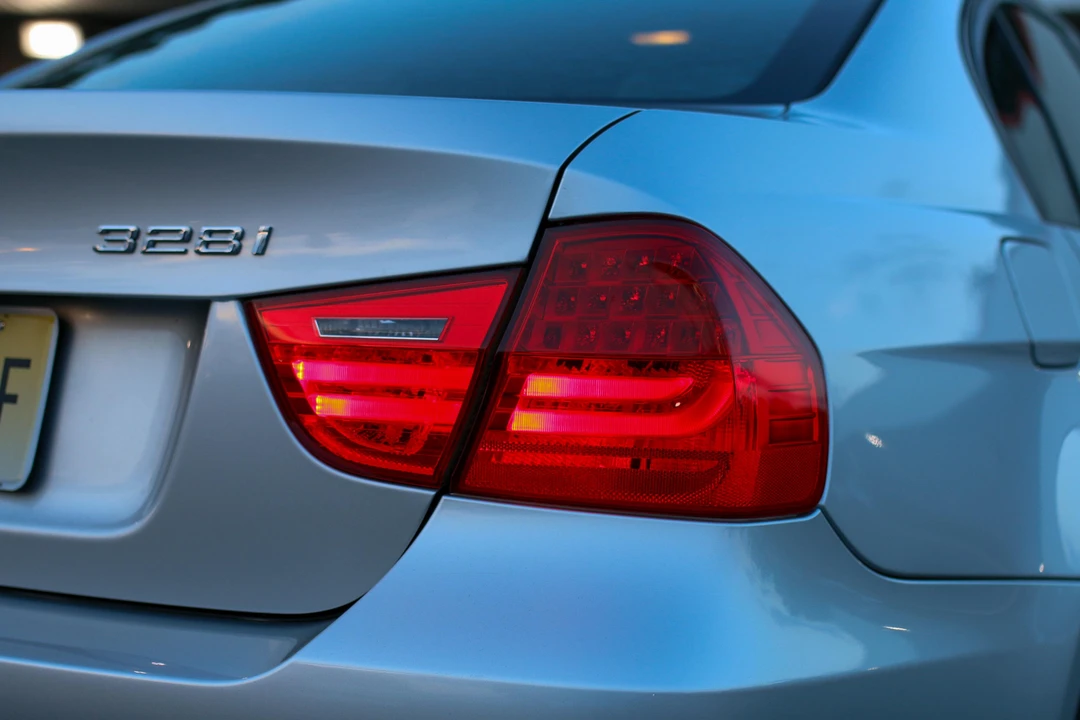 2011 BMW E90 3 Series Sedan - Image 23 of 31