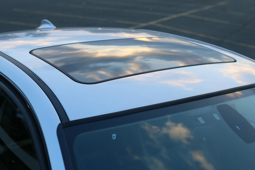 2011 BMW E90 3 Series Sedan - Image 25 of 31