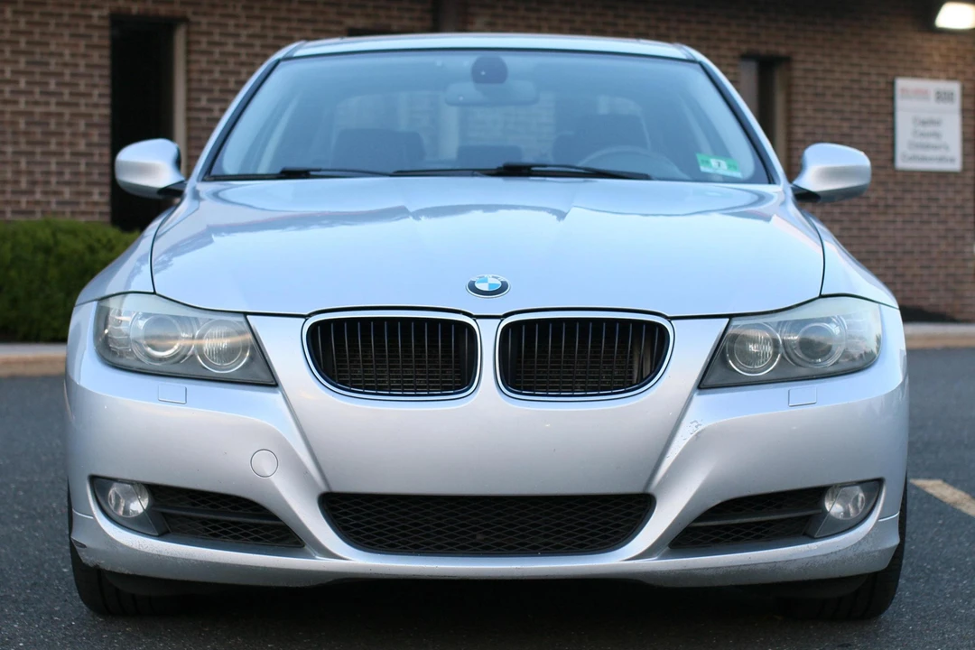 2011 BMW E90 3 Series Sedan - Image 2 of 31