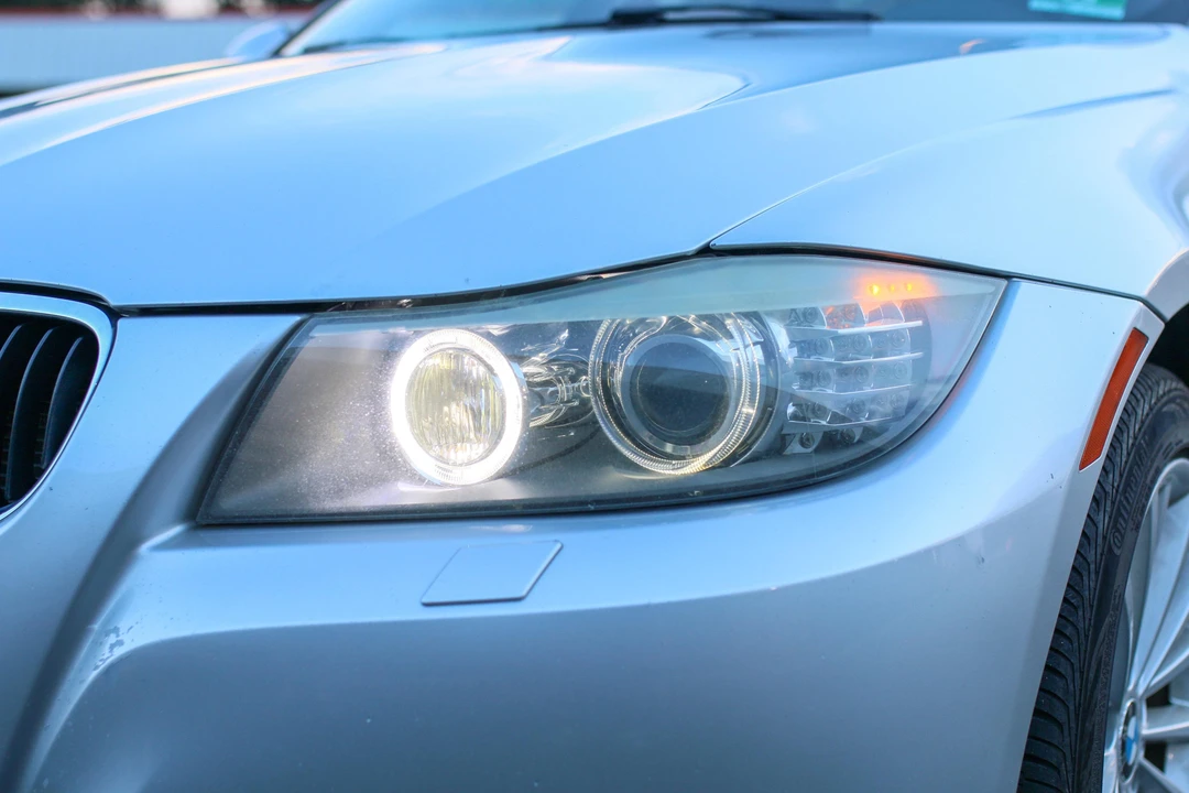 2011 BMW E90 3 Series Sedan - Image 13 of 31