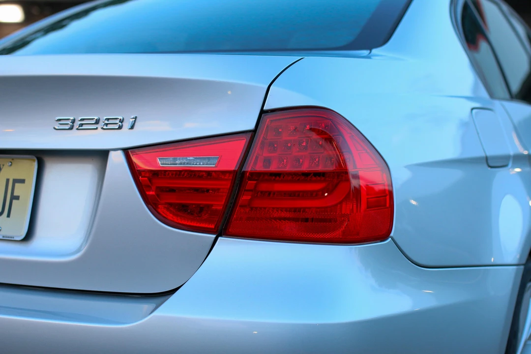 2011 BMW E90 3 Series Sedan - Image 22 of 31