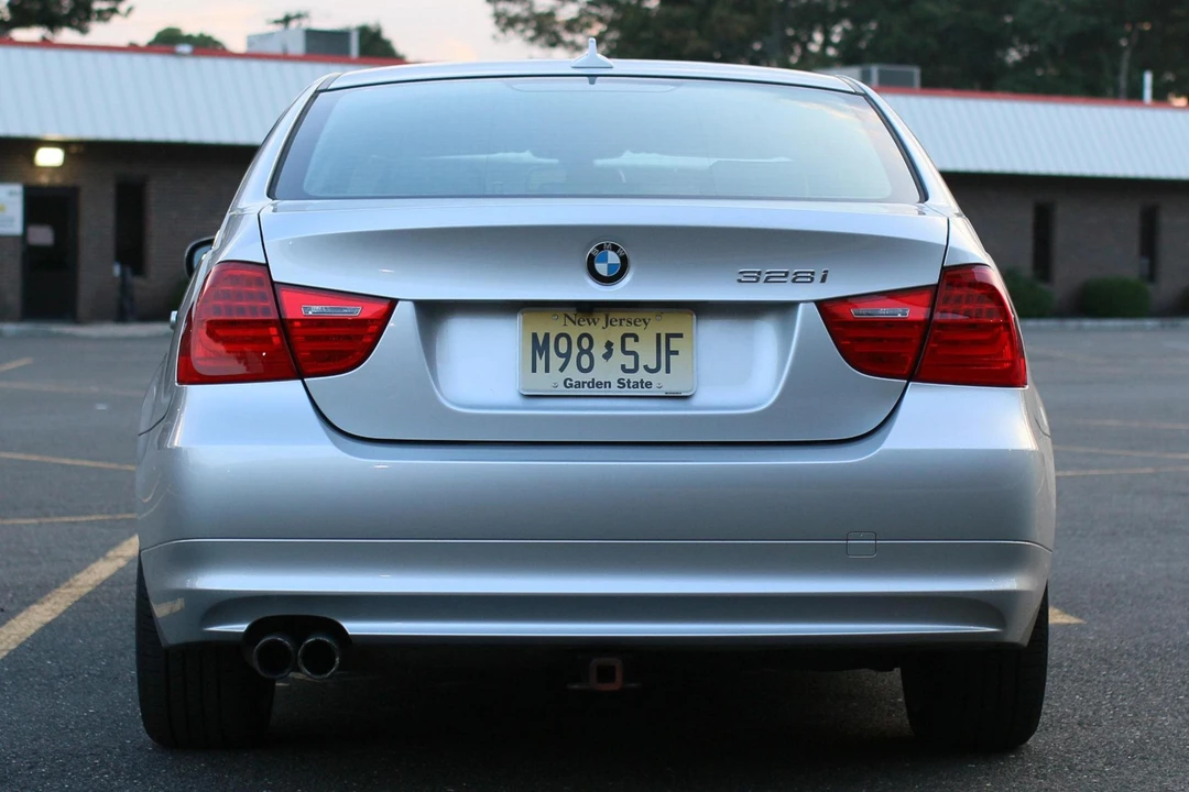 2011 BMW E90 3 Series Sedan - Image 5 of 31