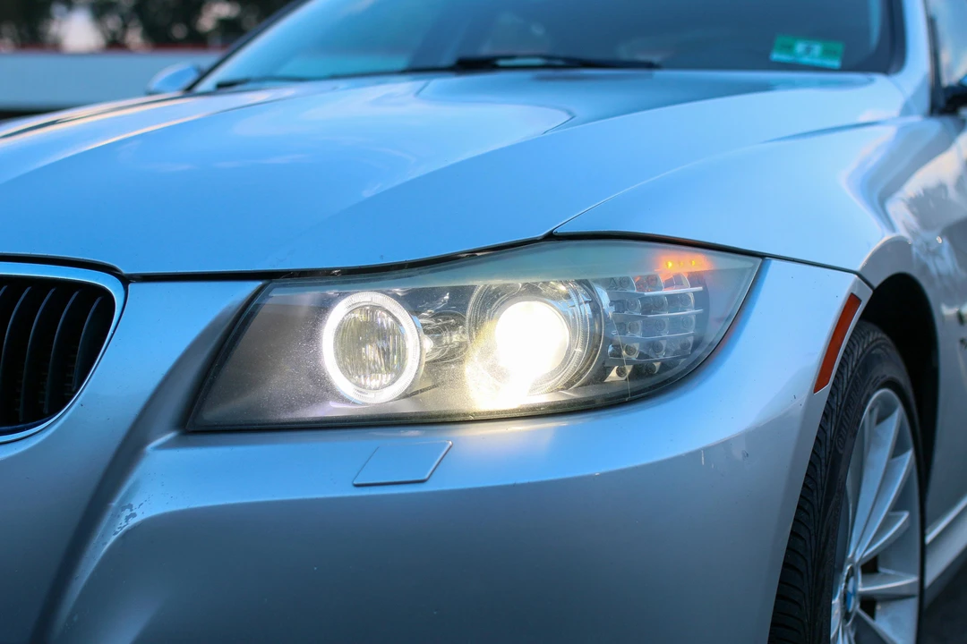 2011 BMW E90 3 Series Sedan - Image 14 of 31