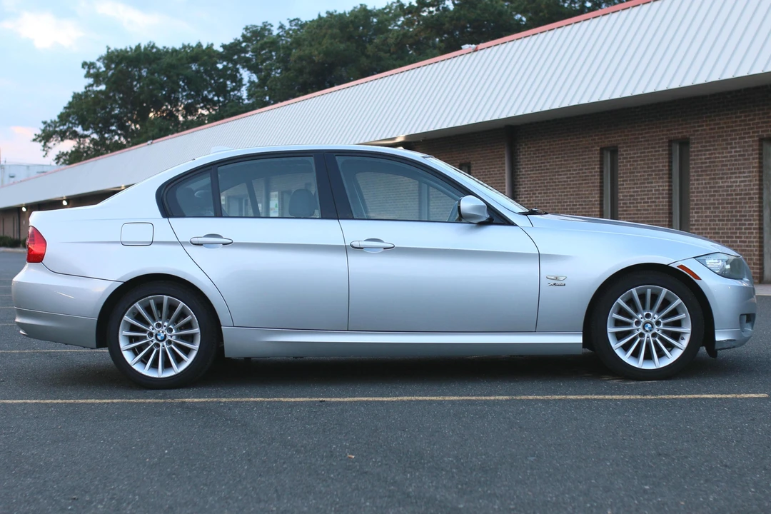2011 BMW E90 3 Series Sedan - Image 3 of 31