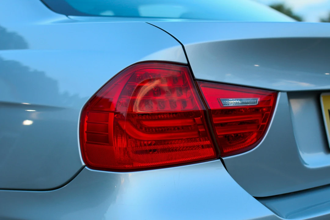 2011 BMW E90 3 Series Sedan - Image 17 of 31
