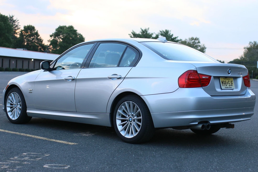 2011 BMW E90 3 Series Sedan - Image 4 of 31