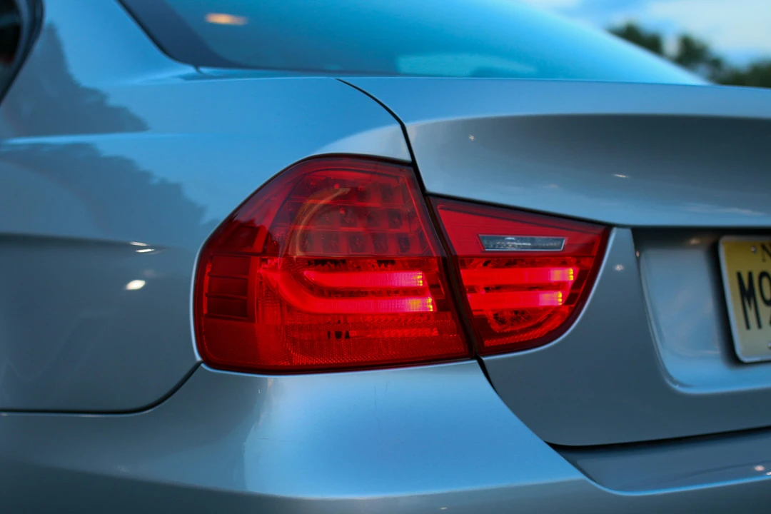 2011 BMW E90 3 Series Sedan - Image 18 of 31