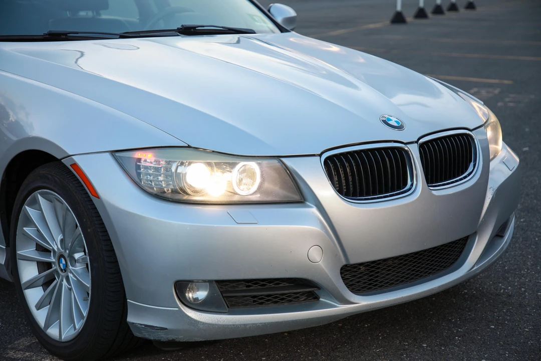 2011 BMW E90 3 Series Sedan - Image 10 of 31