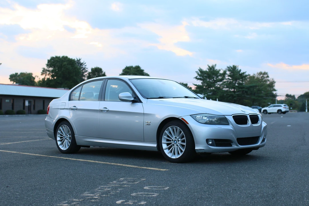 2011 BMW E90 3 Series Sedan - Image 8 of 31