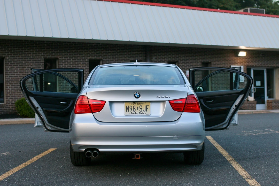 2011 BMW E90 3 Series Sedan - Image 9 of 31