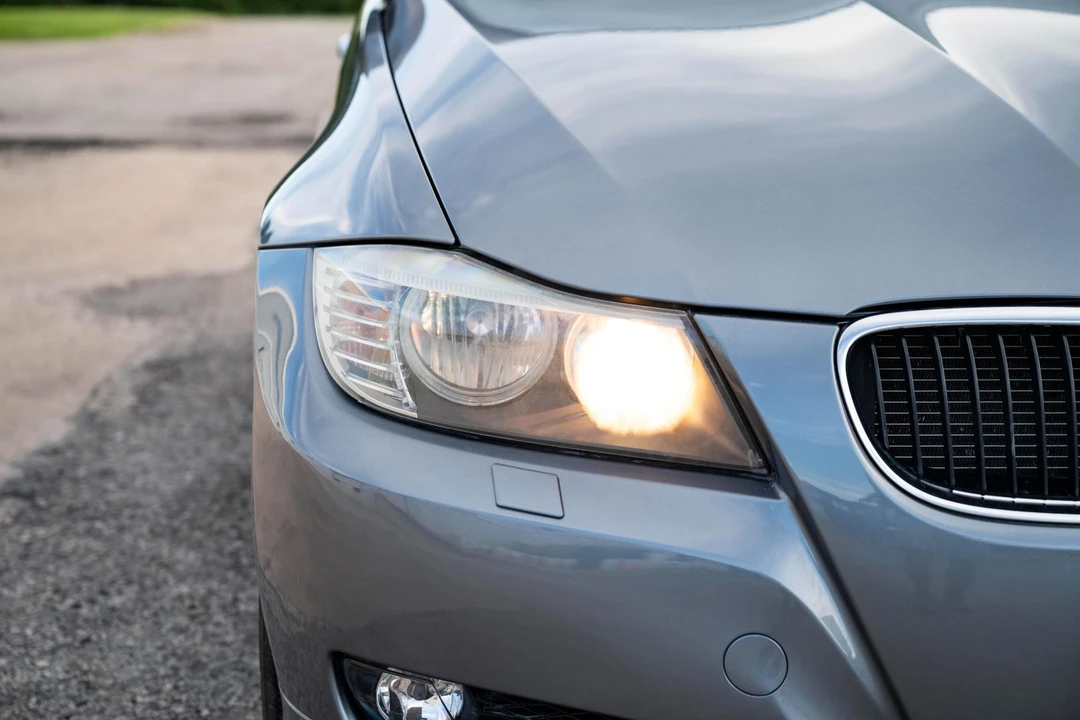 2011 BMW E90 3 Series Sedan - Image 22 of 31