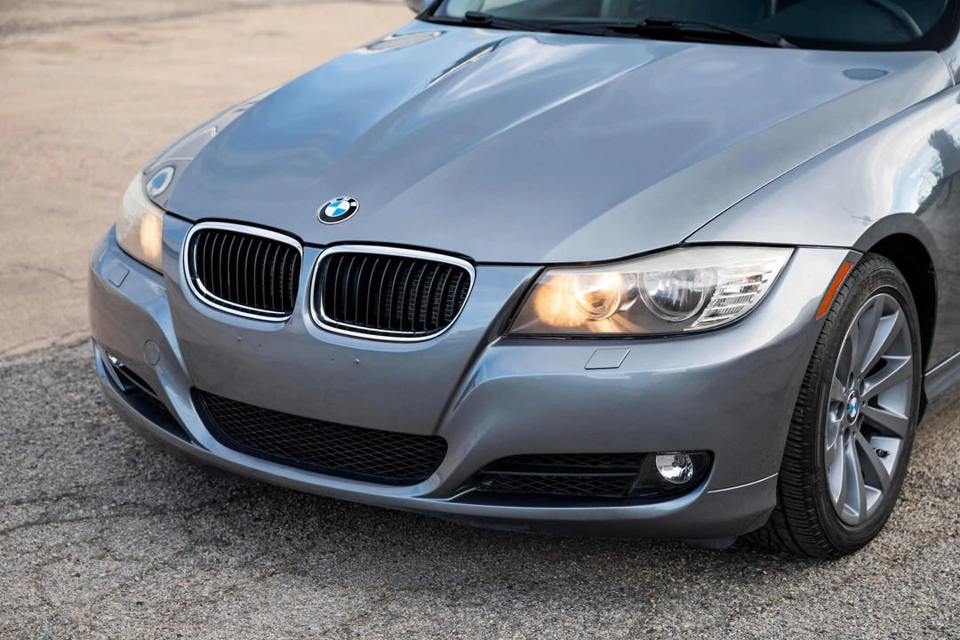 2011 BMW E90 3 Series Sedan - Image 25 of 31
