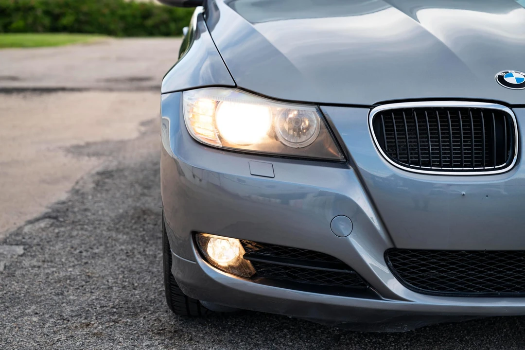 2011 BMW E90 3 Series Sedan - Image 26 of 31