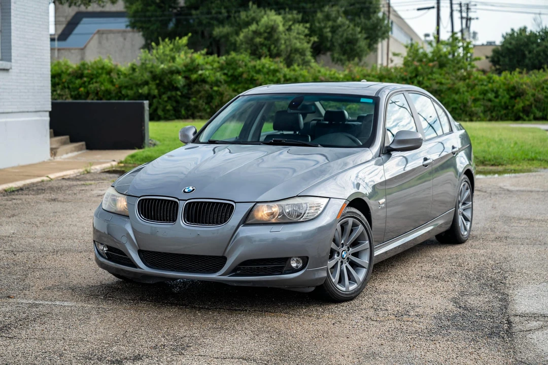 2011 BMW E90 3 Series Sedan - Image 5 of 31