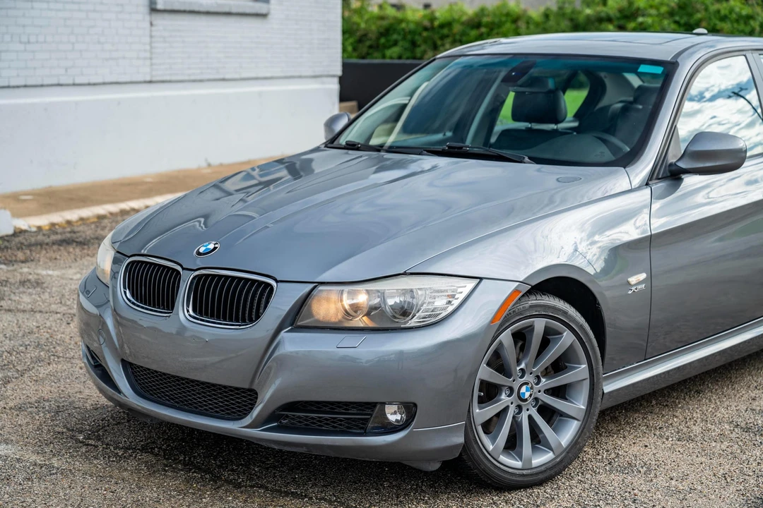 2011 BMW E90 3 Series Sedan - Image 21 of 31