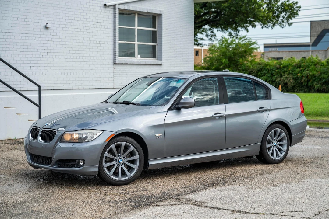 2011 BMW E90 3 Series Sedan - Image 2 of 31