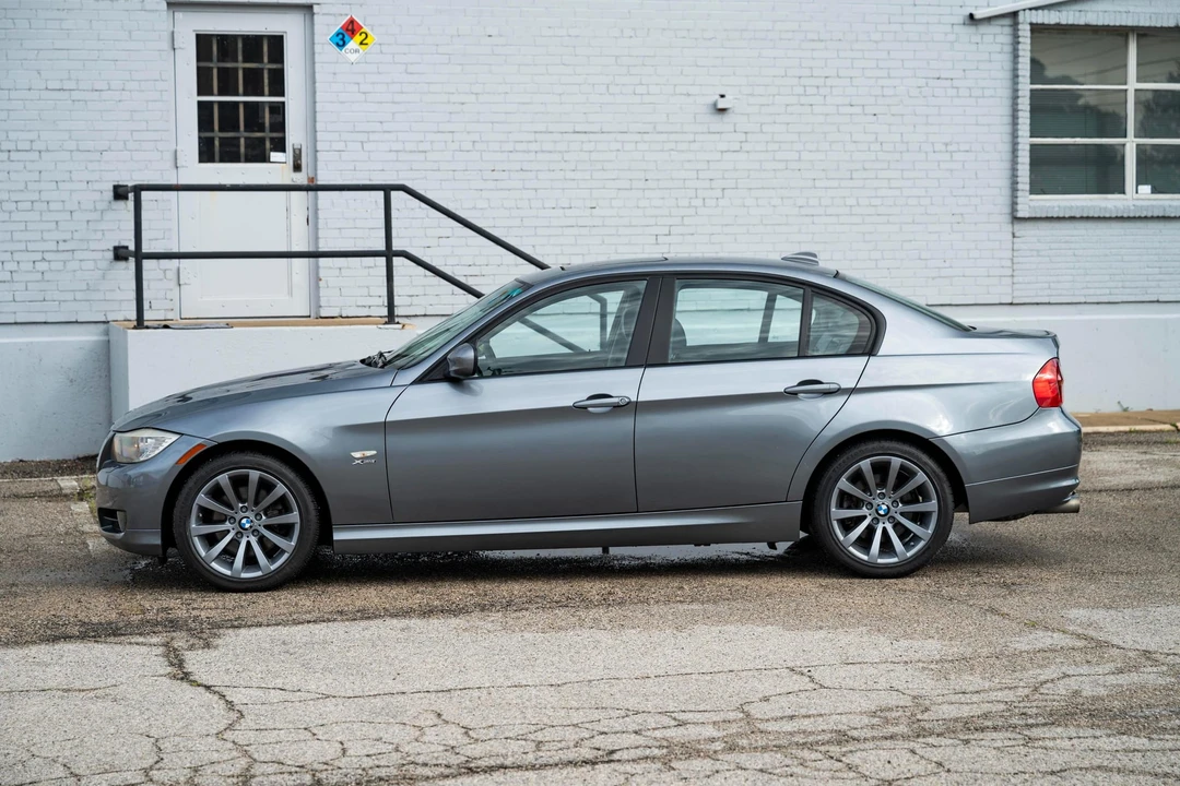 2011 BMW E90 3 Series Sedan - Image 20 of 31