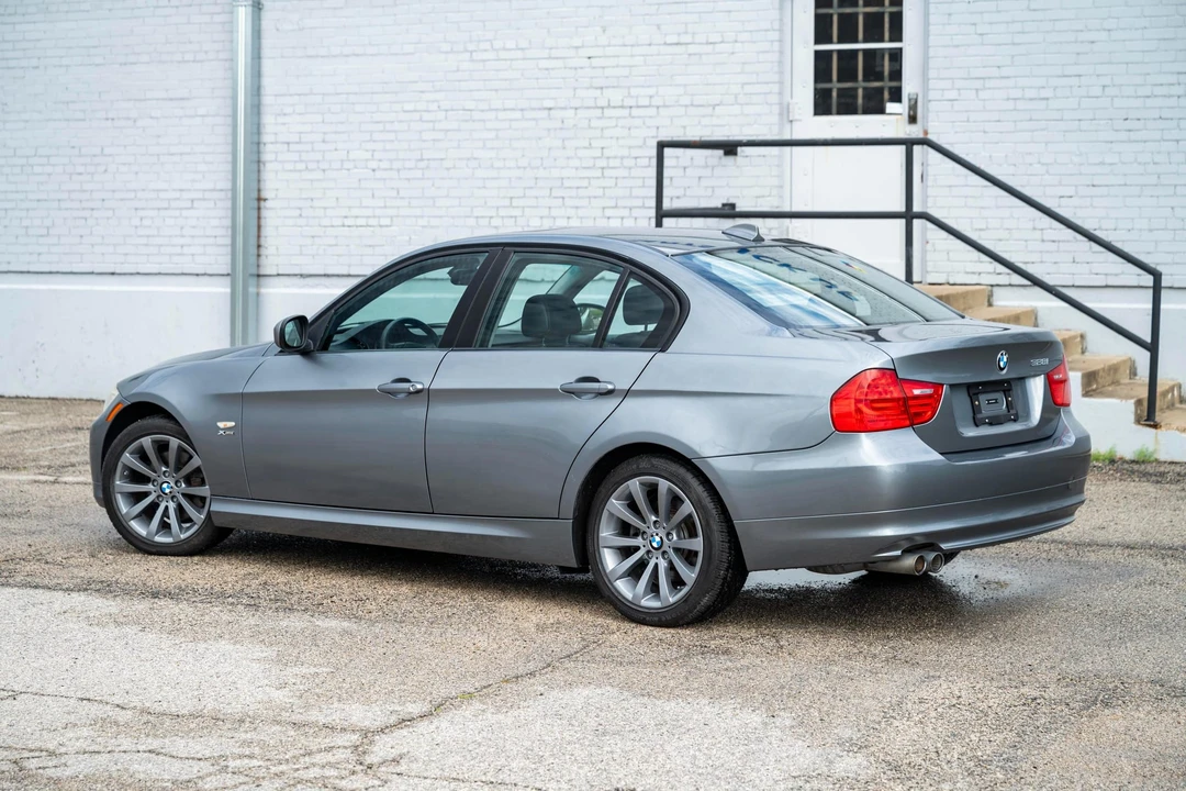 2011 BMW E90 3 Series Sedan - Image 19 of 31