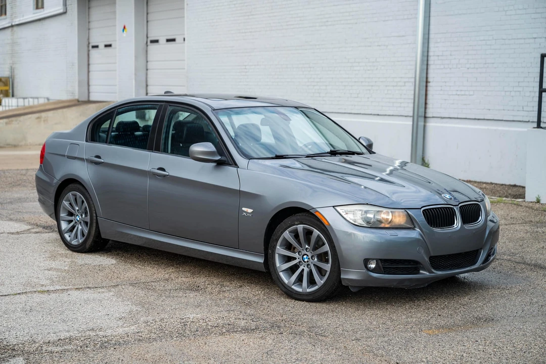 2011 BMW E90 3 Series Sedan - Image 10 of 31