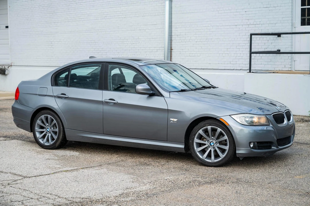 2011 BMW E90 3 Series Sedan - Image 11 of 31