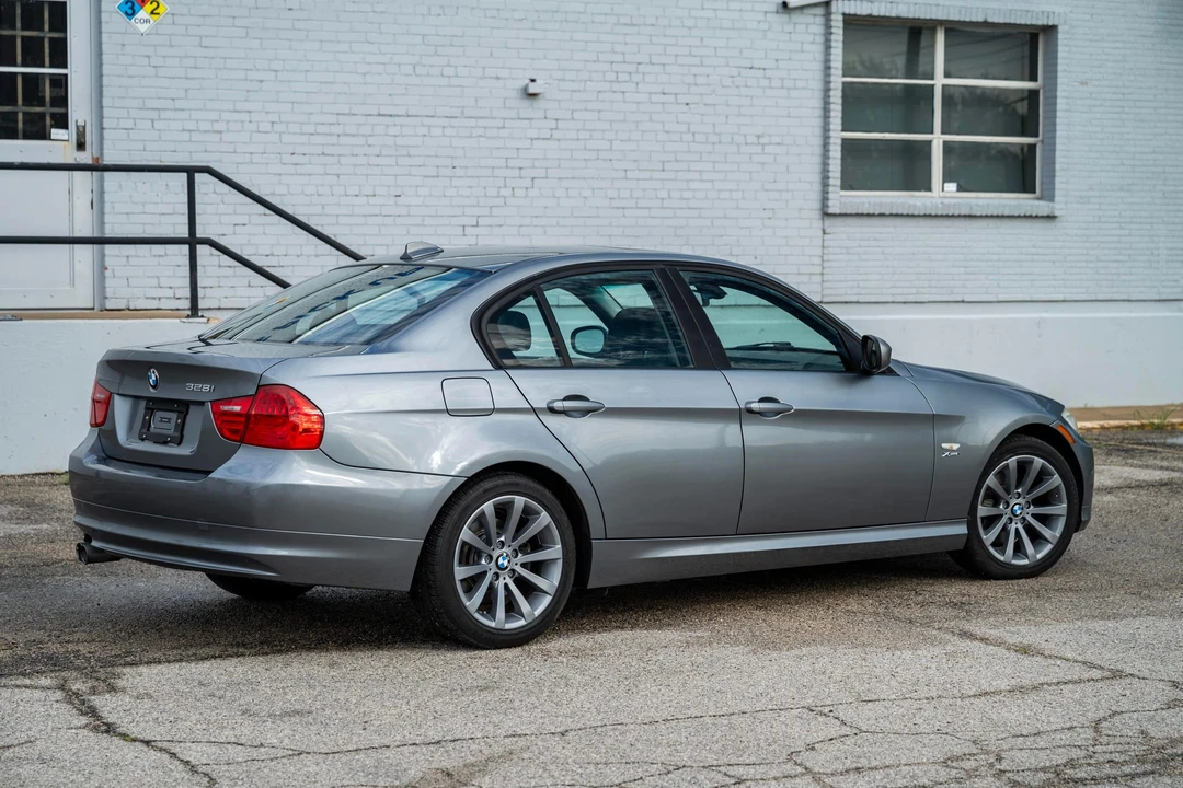 2011 BMW E90 3 Series Sedan - Image 13 of 31